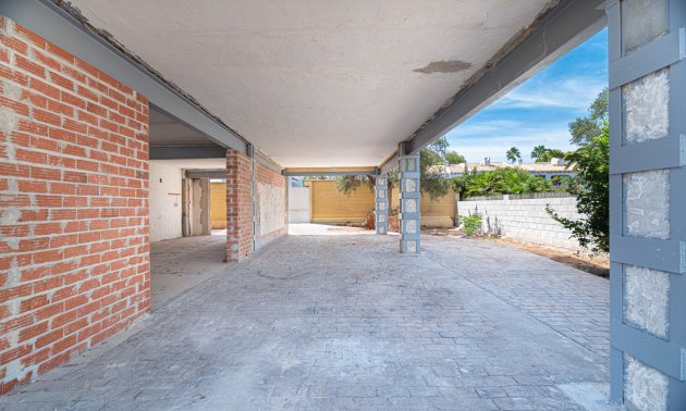 Resale - Villa -
Orihuela Costa - Cabo Roig