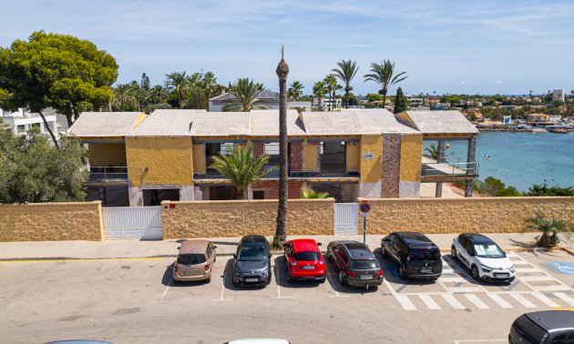 Resale - Villa -
Orihuela Costa - Cabo Roig