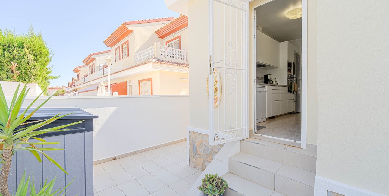 Resale - Townhouse -
Ciudad Quesada - Doña Pepa