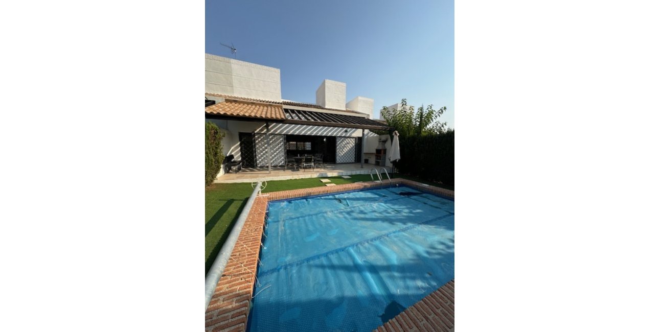 Resale - Villa -
Sucina - Peraleja Golf