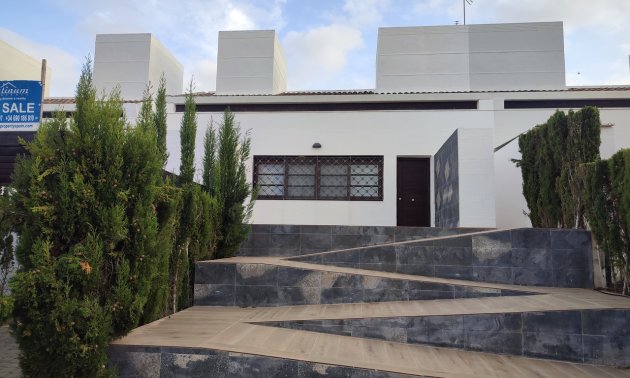 Resale - Villa -
Sucina - Peraleja Golf