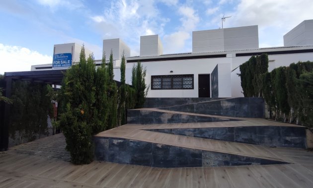 Resale - Villa -
Sucina - Peraleja Golf