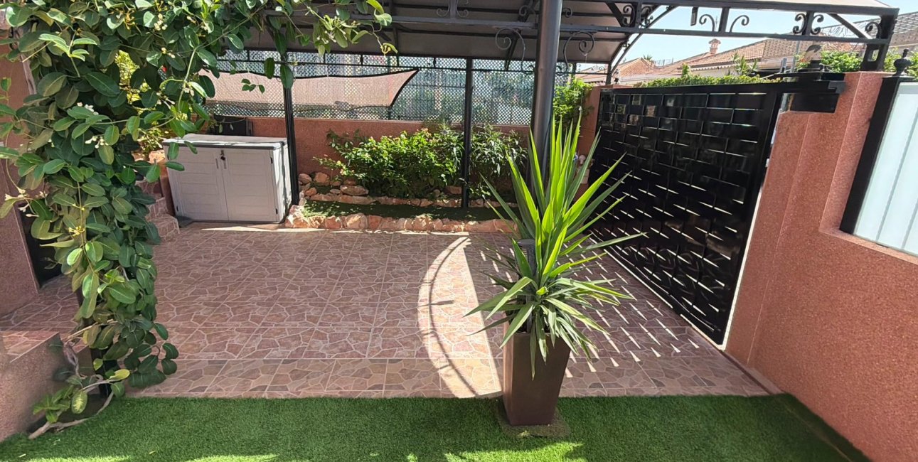 Reventa - Villa -
Los Montesinos - La Herrada