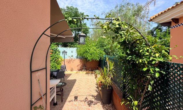 Reventa - Villa -
Los Montesinos - La Herrada