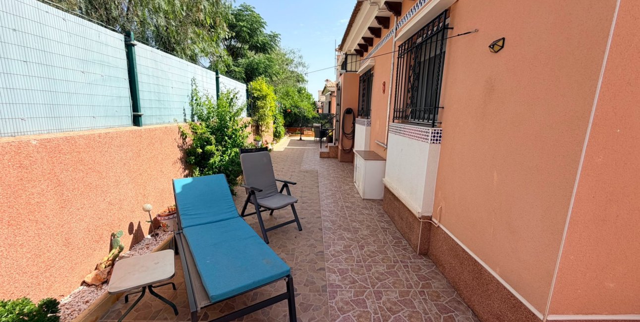 Reventa - Villa -
Los Montesinos - La Herrada