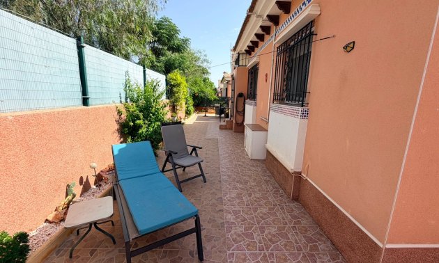 Reventa - Villa -
Los Montesinos - La Herrada