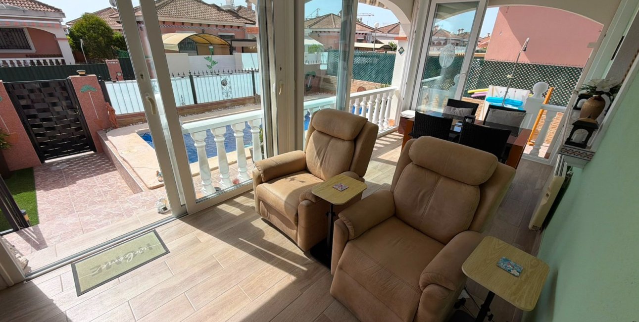 Reventa - Villa -
Los Montesinos - La Herrada