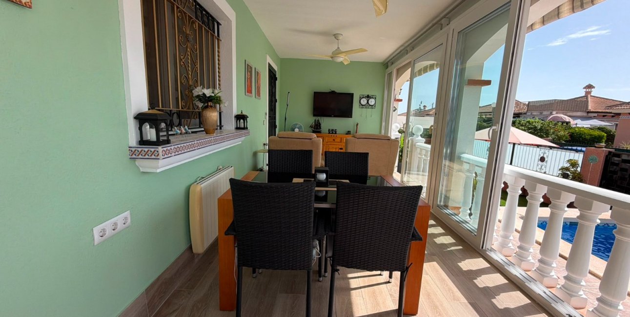 Reventa - Villa -
Los Montesinos - La Herrada