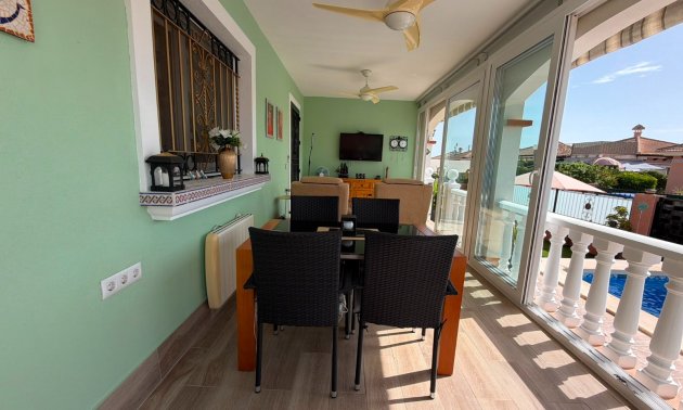 Reventa - Villa -
Los Montesinos - La Herrada