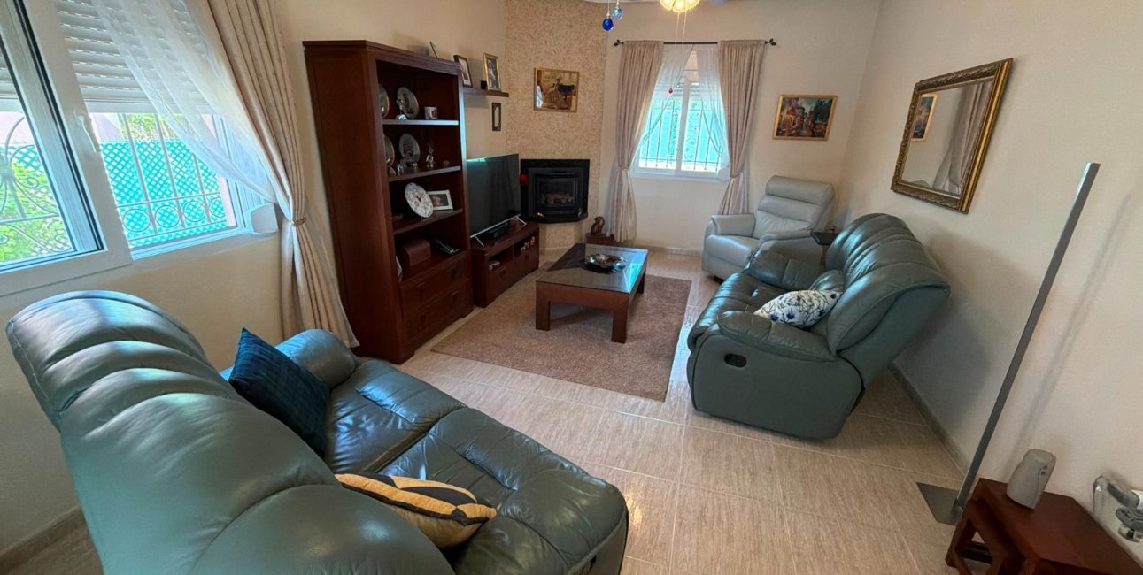Reventa - Villa -
Los Montesinos - La Herrada