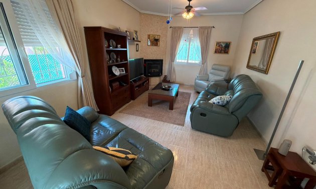 Reventa - Villa -
Los Montesinos - La Herrada