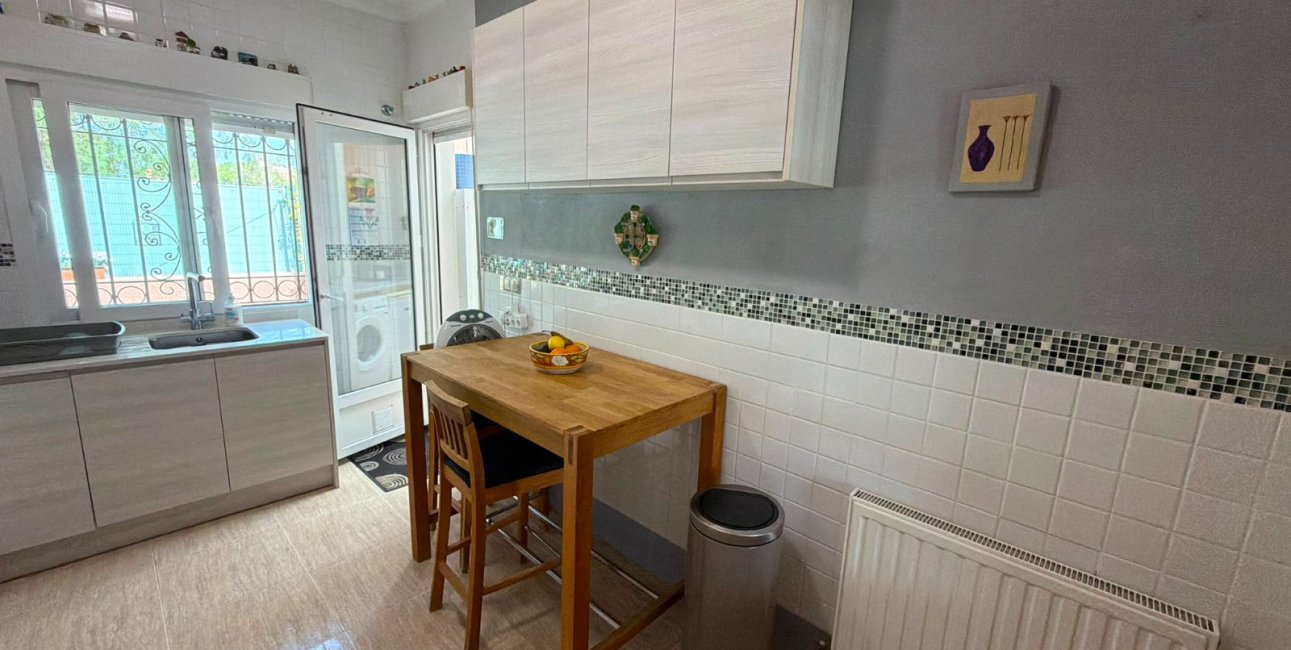 Reventa - Villa -
Los Montesinos - La Herrada