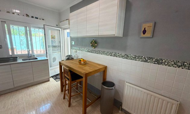 Reventa - Villa -
Los Montesinos - La Herrada