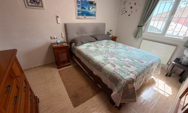 Reventa - Villa -
Los Montesinos - La Herrada