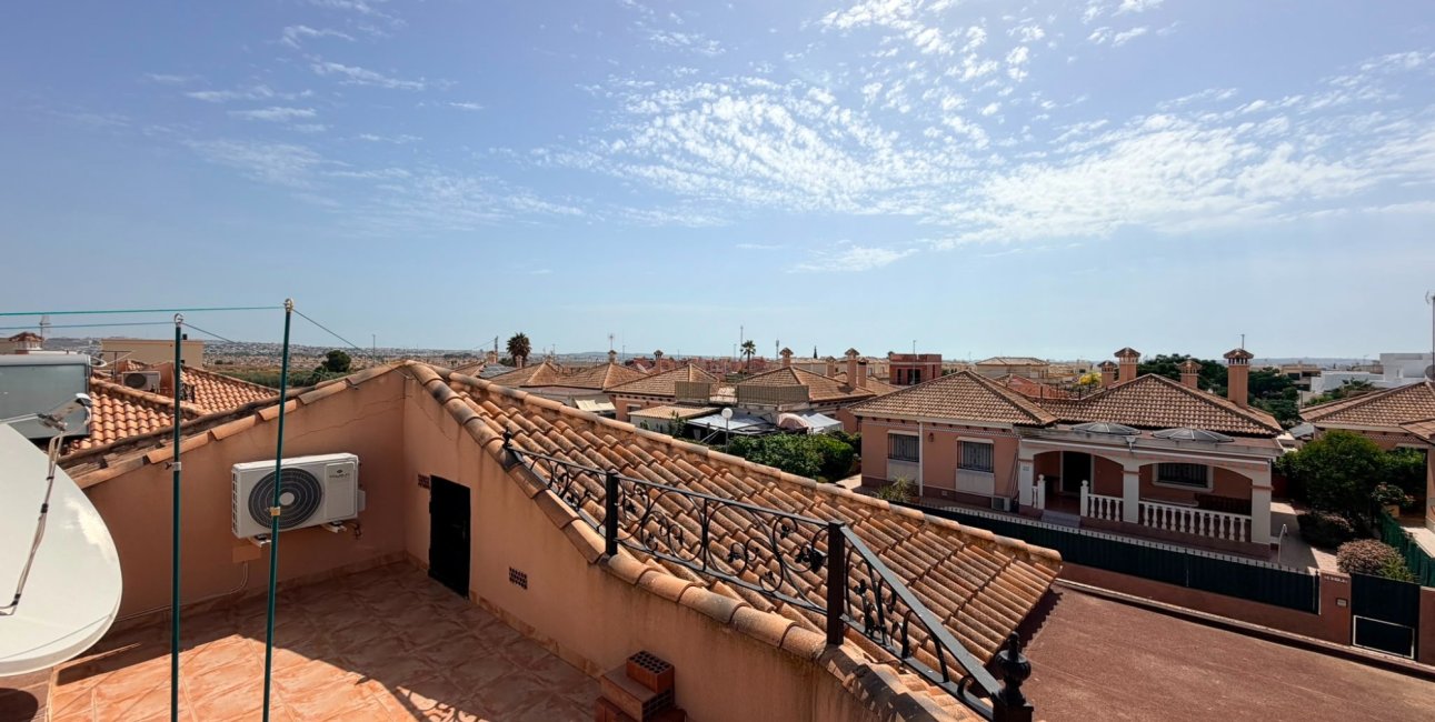 Reventa - Villa -
Los Montesinos - La Herrada