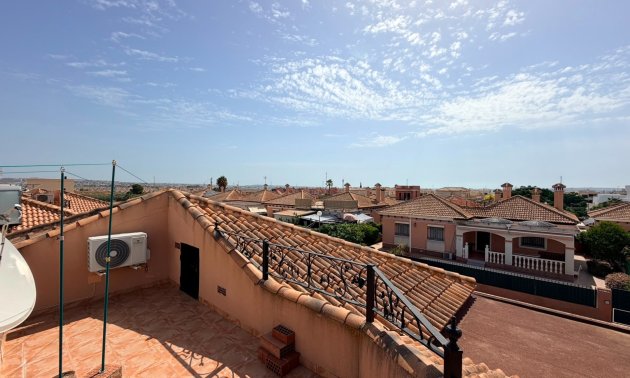 Reventa - Villa -
Los Montesinos - La Herrada