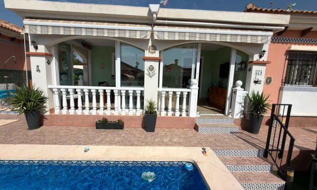 Reventa - Villa -
Los Montesinos - La Herrada