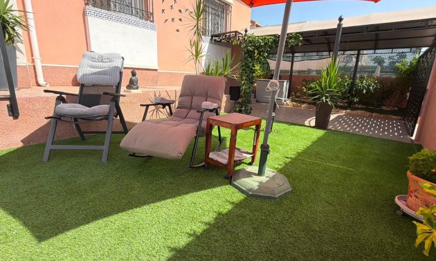 Reventa - Villa -
Los Montesinos - La Herrada