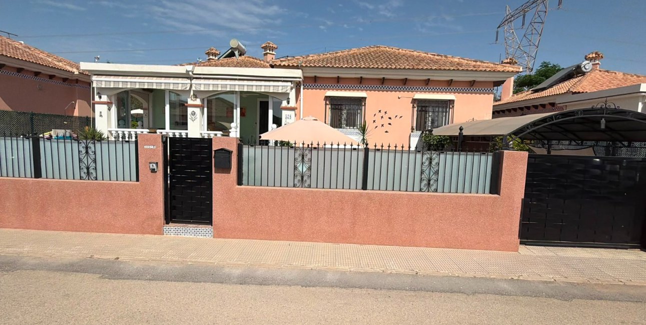 Reventa - Villa -
Los Montesinos - La Herrada
