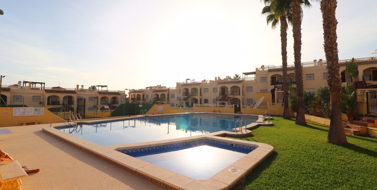 Resale - Bungalow -
Algorfa - Montemar