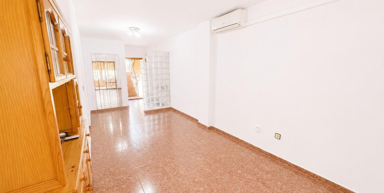 Resale - Apartment / flat -
Torrevieja - Estacion de autobuses