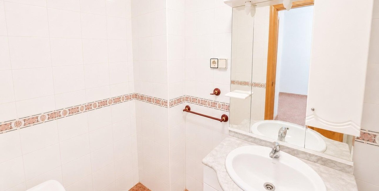 Resale - Apartment / flat -
Torrevieja - Estacion de autobuses