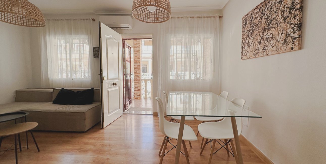 Resale - Townhouse -
Orihuela Costa - La Zenia