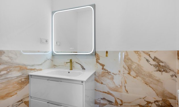 Resale - Apartment / flat -
Torrevieja - Punta prima