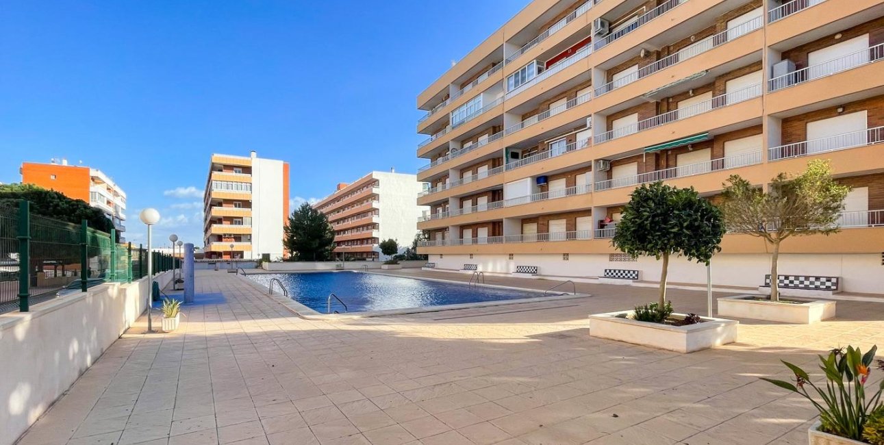 Resale - Apartment / flat -
Torrevieja - Punta prima