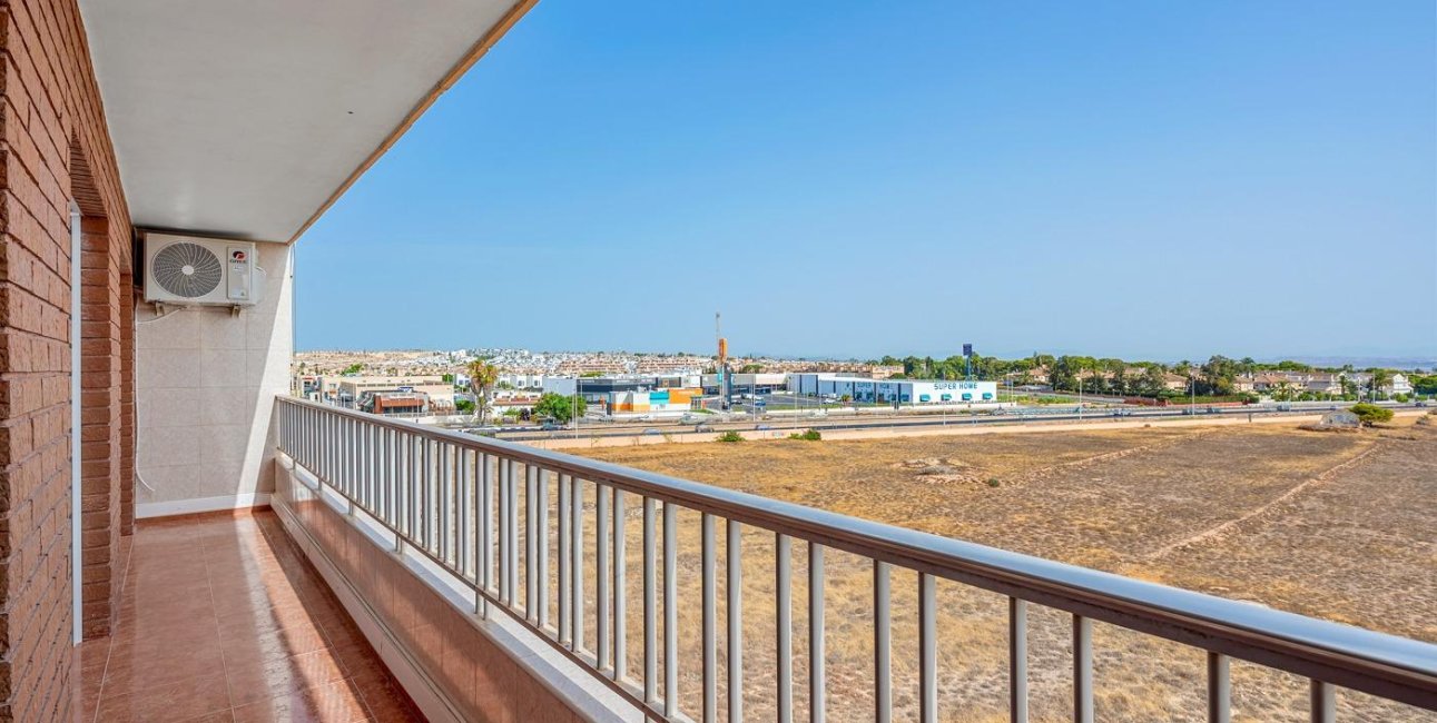 Resale - Apartment / flat -
Torrevieja - Punta prima
