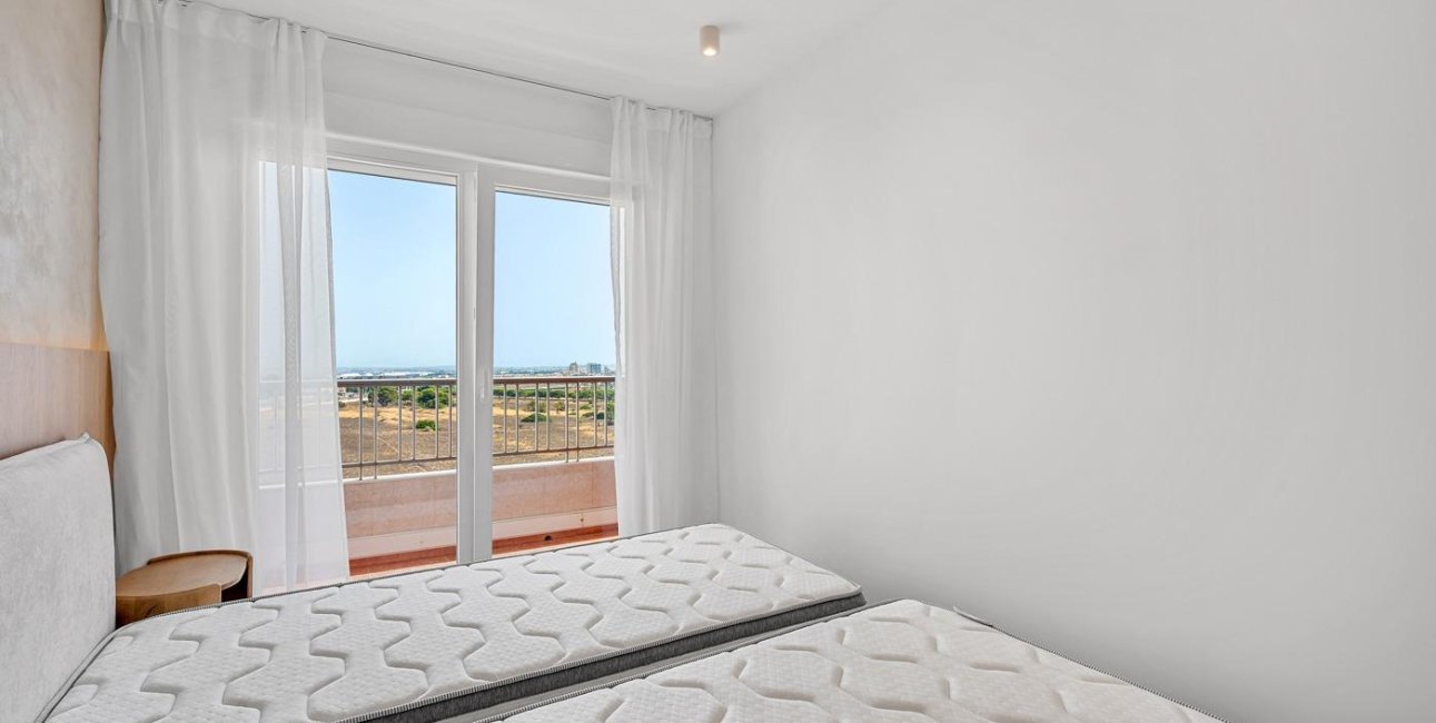 Resale - Apartment / flat -
Torrevieja - Punta prima