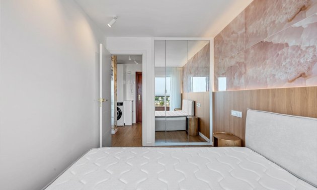 Resale - Apartment / flat -
Torrevieja - Punta prima