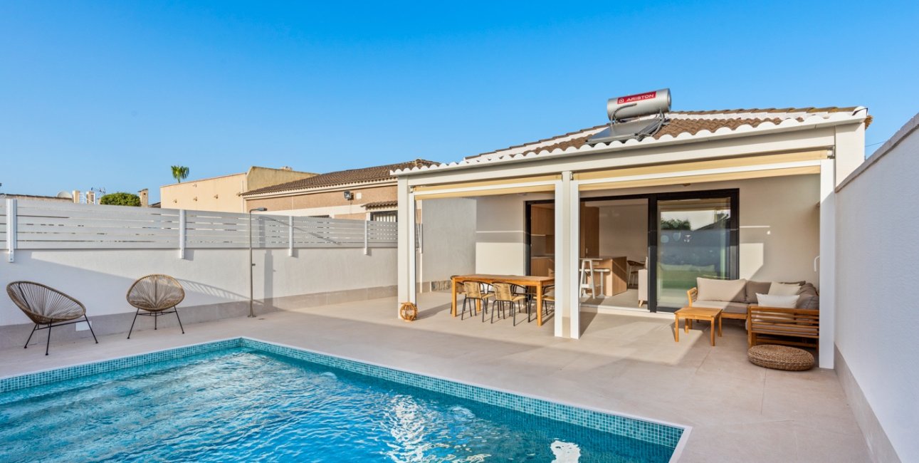 Resale - Villa -
Torrevieja - El Chaparral