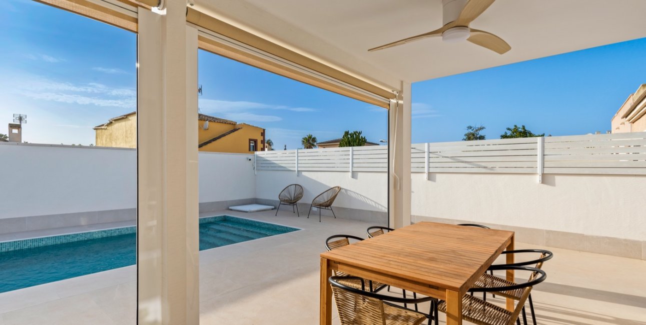 Resale - Villa -
Torrevieja - El Chaparral