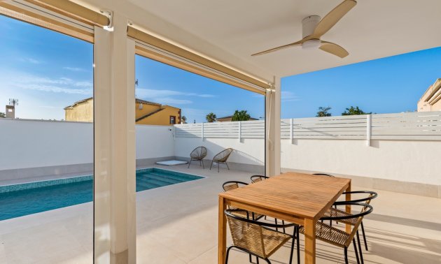 Resale - Villa -
Torrevieja - El Chaparral