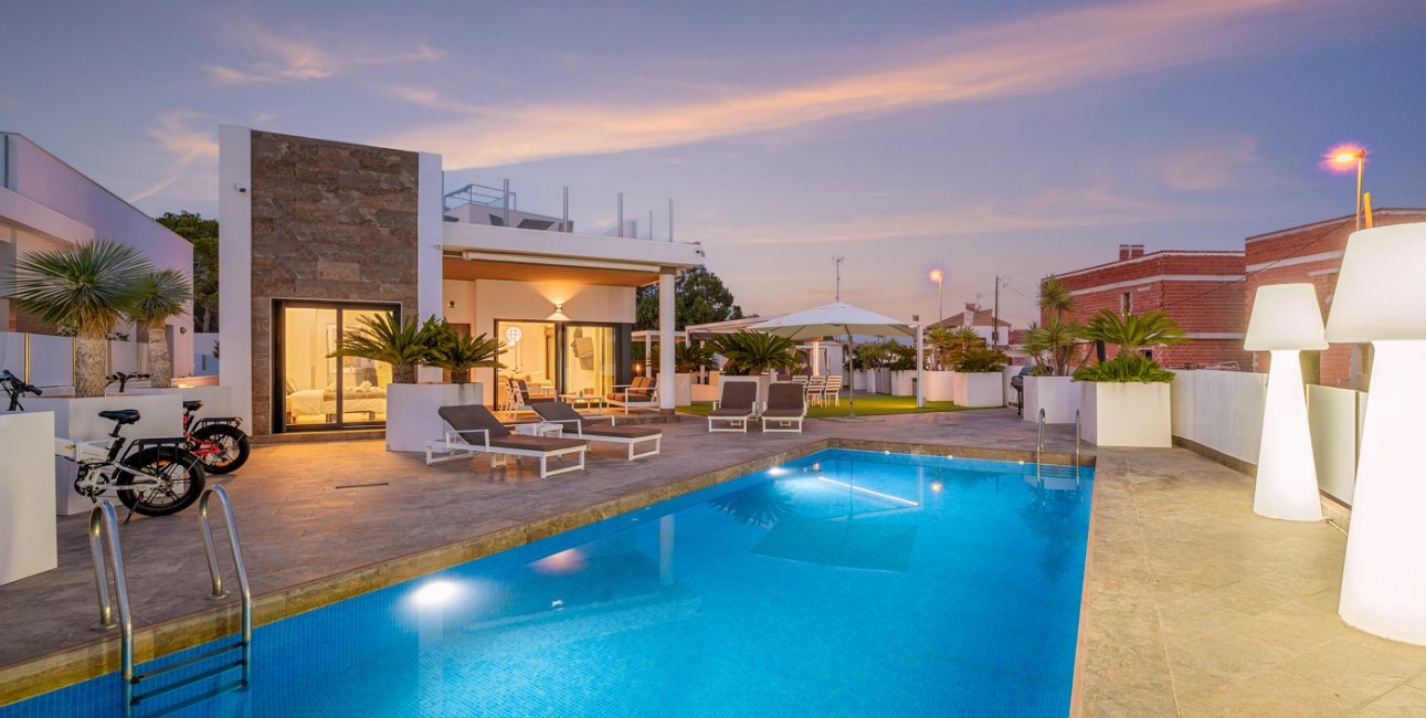 Resale - Villa -
Orihuela Costa - Villamartin