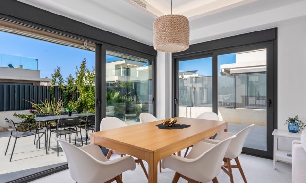 Resale - Townhouse -
La Marina - La Marina - Urbanization