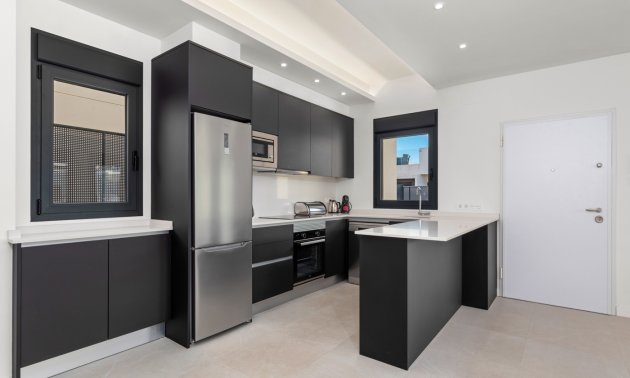 Resale - Townhouse -
La Marina - La Marina - Urbanization