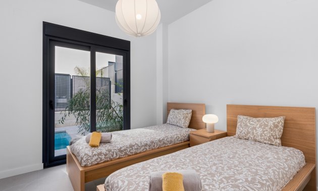 Resale - Townhouse -
La Marina - La Marina - Urbanization