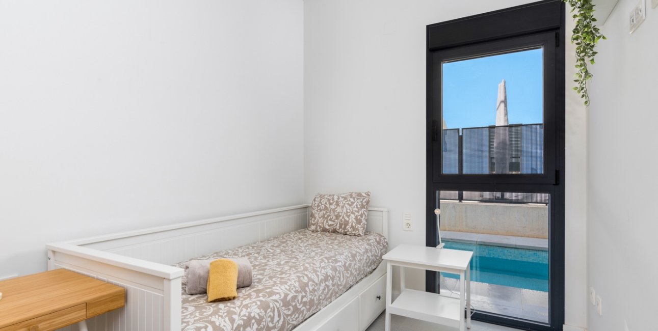 Resale - Townhouse -
La Marina - La Marina - Urbanization