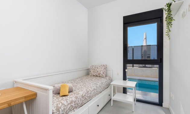 Resale - Townhouse -
La Marina - La Marina - Urbanization
