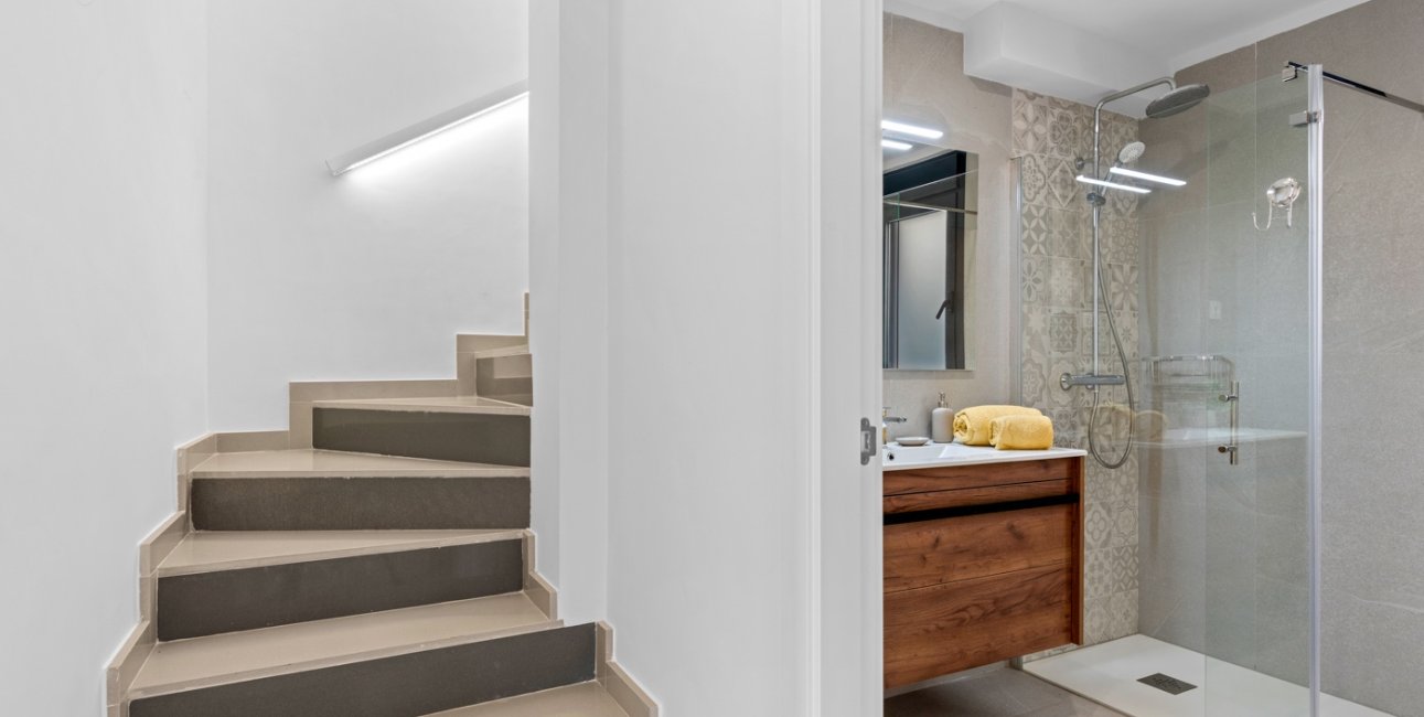 Resale - Townhouse -
La Marina - La Marina - Urbanization