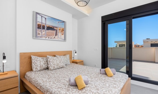 Resale - Townhouse -
La Marina - La Marina - Urbanization