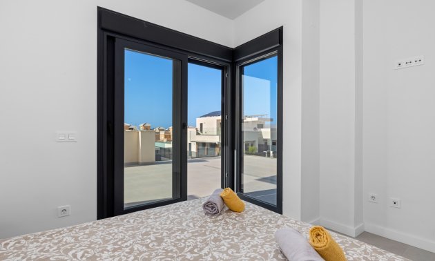Resale - Townhouse -
La Marina - La Marina - Urbanization