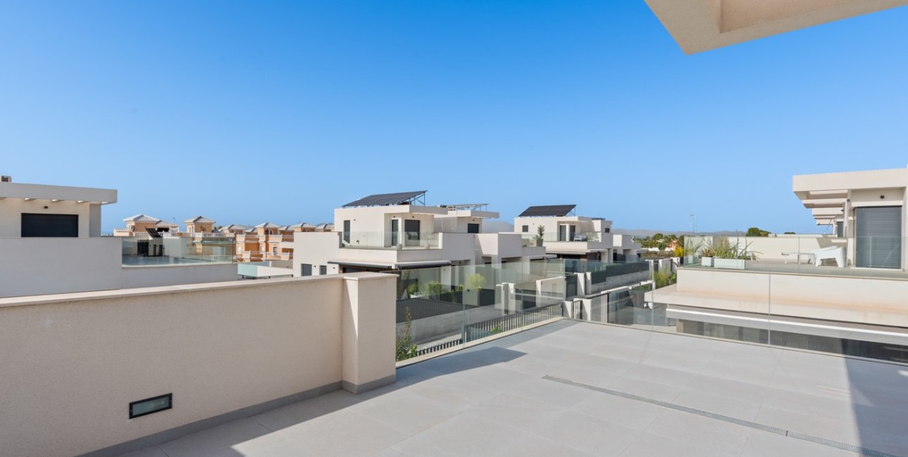 Resale - Townhouse -
La Marina - La Marina - Urbanization
