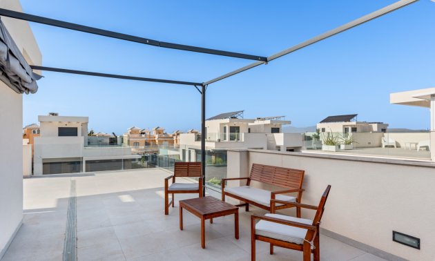Resale - Townhouse -
La Marina - La Marina - Urbanization