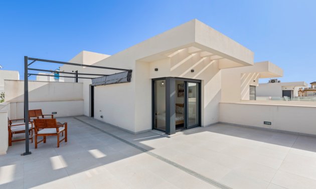 Resale - Townhouse -
La Marina - La Marina - Urbanization