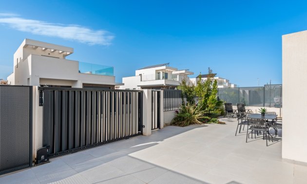 Resale - Townhouse -
La Marina - La Marina - Urbanization