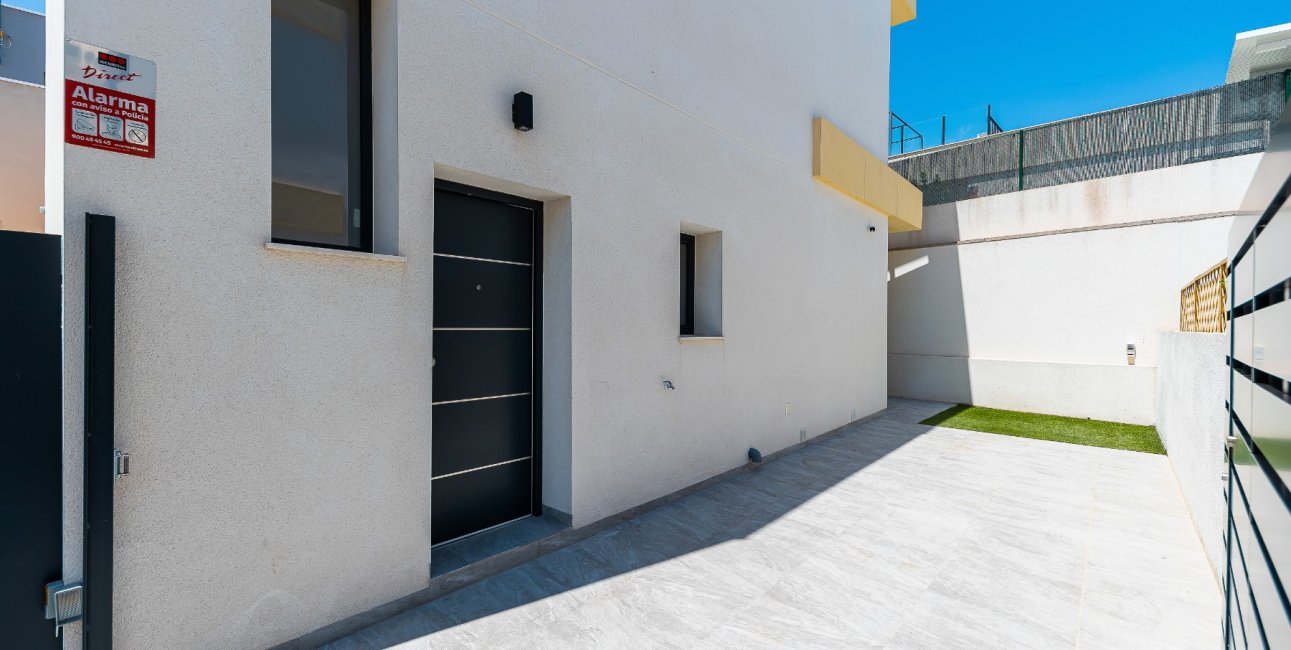 Reventa - Villa -
Los Montesinos - La Herrada