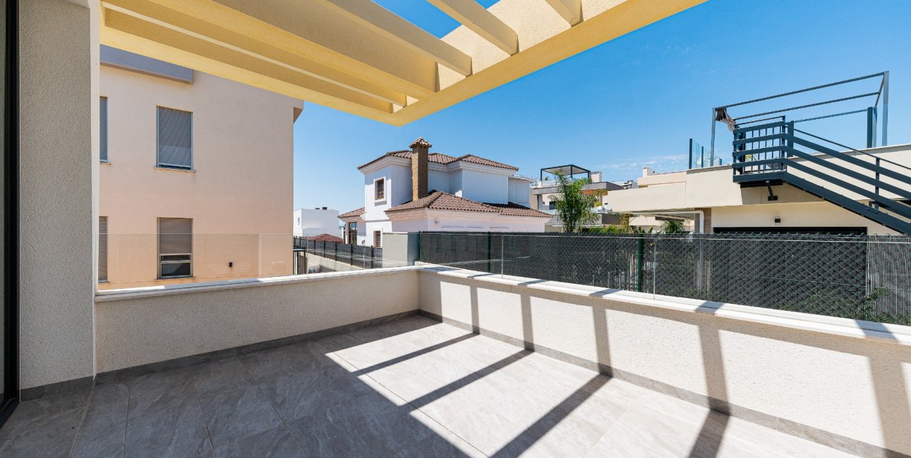 Reventa - Villa -
Los Montesinos - La Herrada
